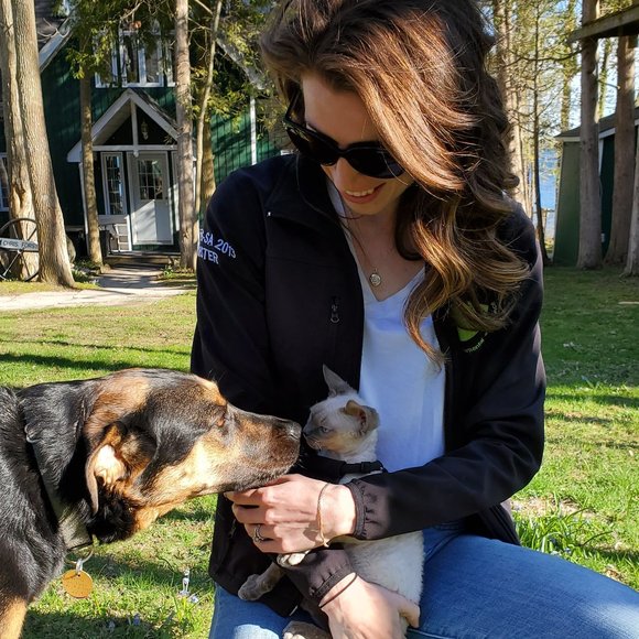 Meet your Posher, Julia - Picture 3 of 3